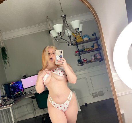 Nahá fotka uniklých OnlyFans od Gemma