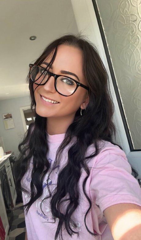 Naken lekkede OnlyFans-bilde av Littlesamxx