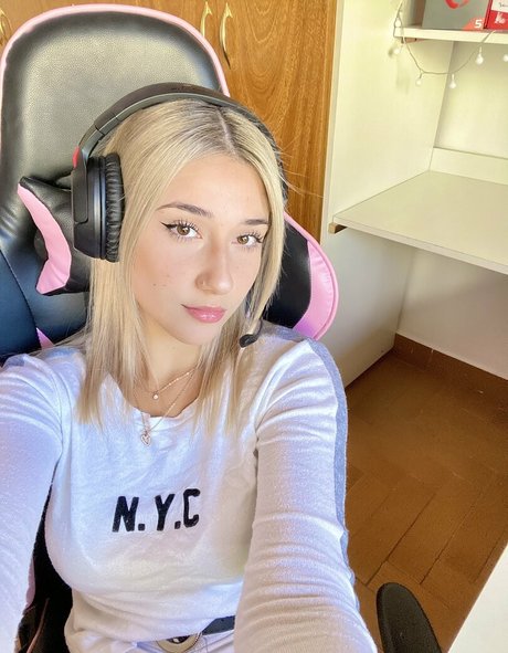 Nahá fotka uniklých OnlyFans od Yami Sanchez