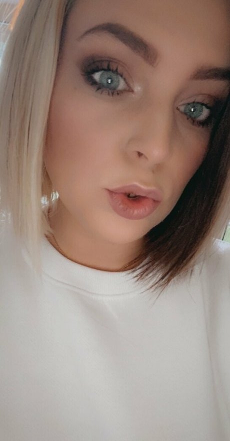 Nahá fotka uniklých OnlyFans od Skyemoore