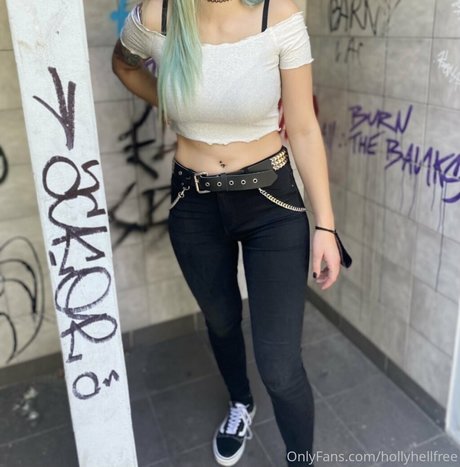 Hollyhellfree