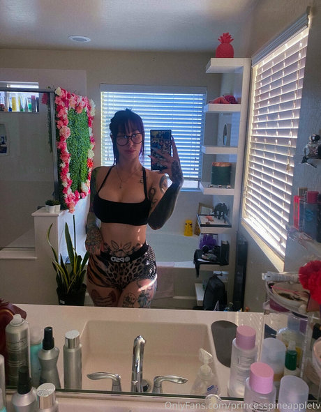 Theonlinegirlfriend