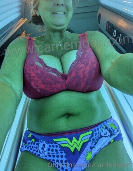 Alaston vuotanut OnlyFans-kuva Carriemoon
