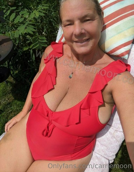 Alasti lekkinud OnlyFans-i pilt Carriemoon