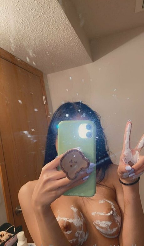 Naken läckt OnlyFans-bild av Bratttyelle