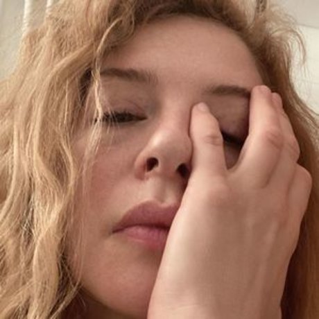 Naken läckt OnlyFans-bild av Rachelle Lefevre