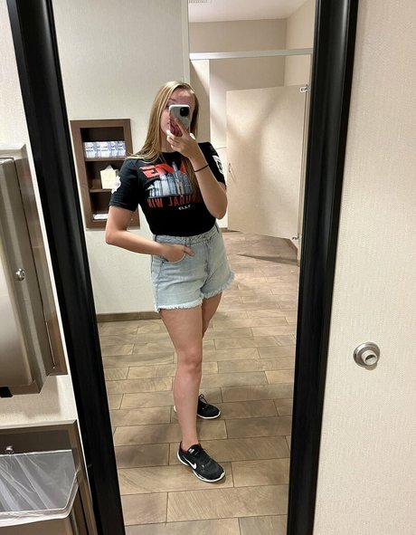 Nagie wyciekłe zdjęcie OnlyFans od Alanis King