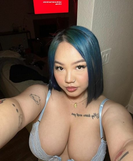 Foto nua vazada do OnlyFans de Valentine Thao