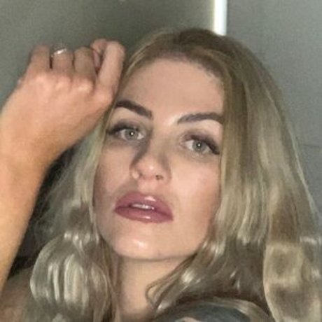 Nøgent lækket OnlyFans-billede af Booka Nile