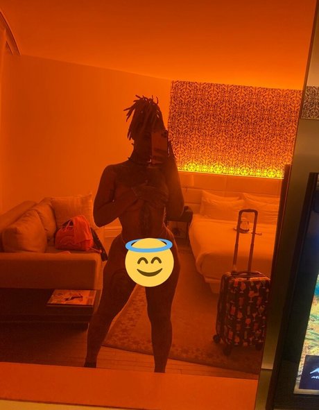 Nahá fotka uniklých OnlyFans od Skoobi3