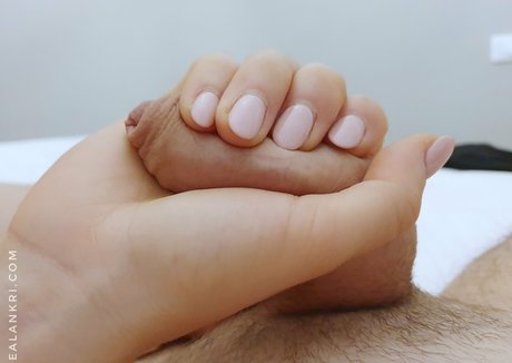 Nøgent lækket OnlyFans-billede af Realankri