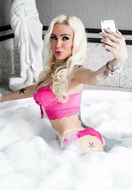 Naakte gelekte OnlyFans-foto van Fabiola Voguel