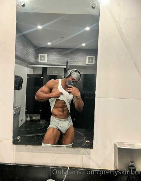 Nacktes geleaktes OnlyFans-Foto von Prettyskinboi