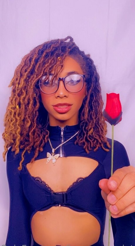 Ivyevescarlet
