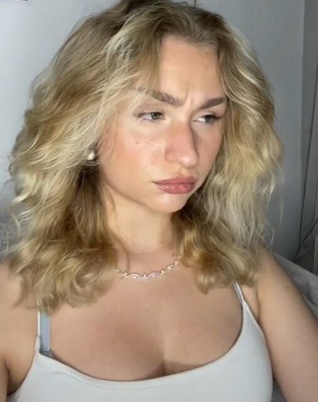 Alaston vuotanut OnlyFans-kuva Lilly Pearce