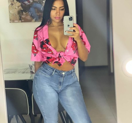 Naken läckt OnlyFans-bild av Antho Lynda