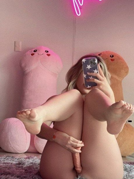 Alaston vuotanut OnlyFans-kuva Vivianne Lomeli