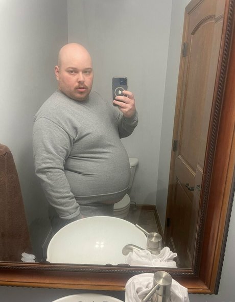 Alasti lekkinud OnlyFans-i pilt Greedyglut10