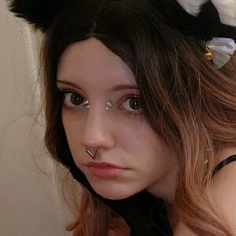 Naken läckt OnlyFans-bild av Ragebaby