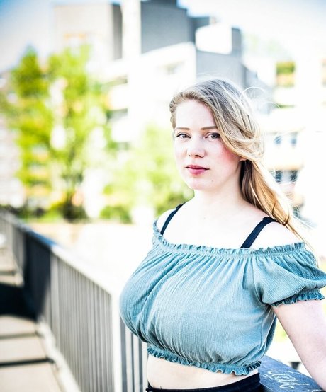 Naken läckt OnlyFans-bild av Laura Katz