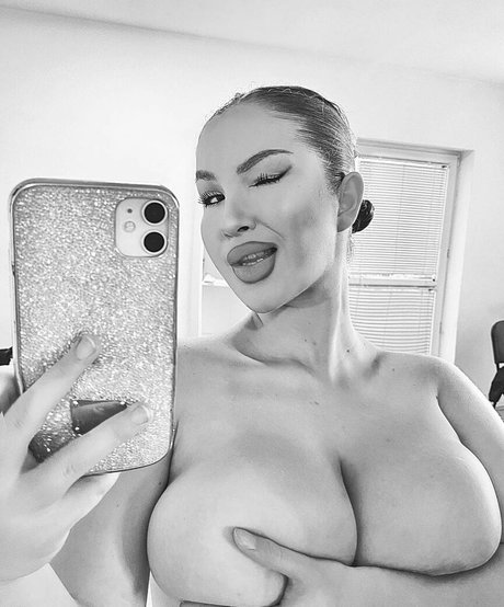 Photo nue de fuite OnlyFans de Nika Arven