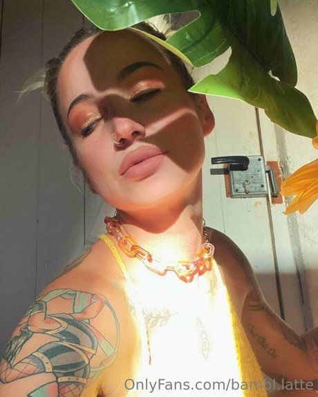 Nahá fotka uniklých OnlyFans od Bambi Latte