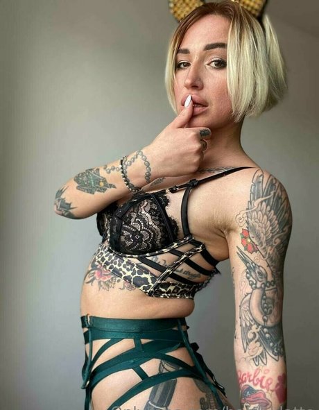 Nahá fotka uniklých OnlyFans od Bambi Latte