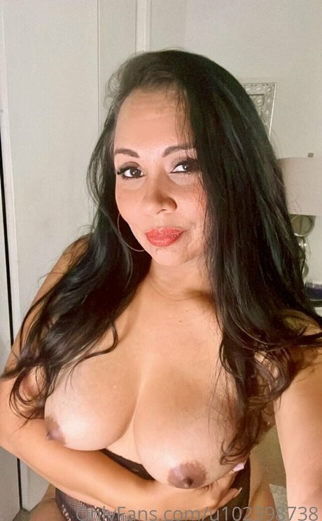 Naakte gelekte OnlyFans-foto van Roielove8831