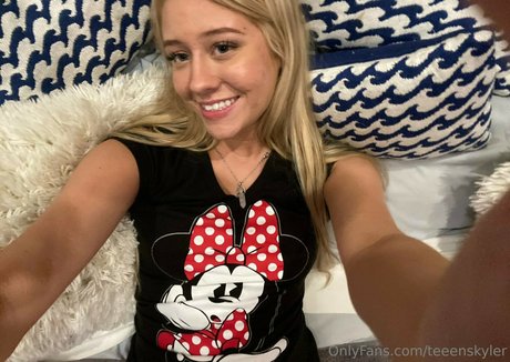 Nahá fotka uniklých OnlyFans od Skyler Storm