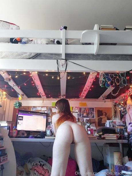 Short Stack Slut OnlyFansリークヌード写真