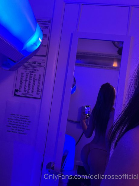 Alaston vuotanut OnlyFans-kuva Delia Rose