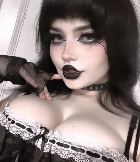 Nahá fotka uniklých OnlyFans od Queen Nephilim