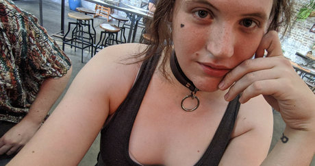 Nøgent lækket OnlyFans-billede af Junebug