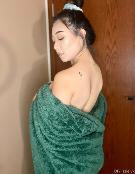 Naken läckt OnlyFans-bild av Lizzievx