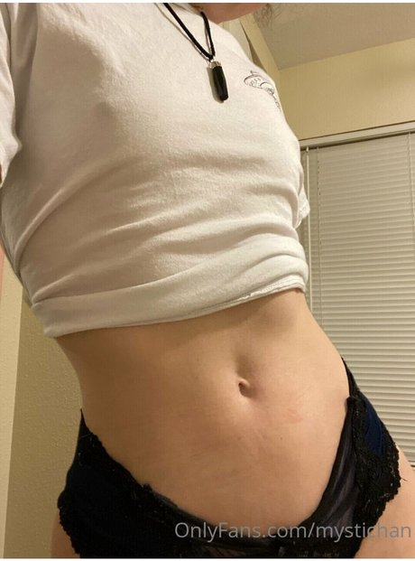 Photo nue de fuite OnlyFans de Mystichan