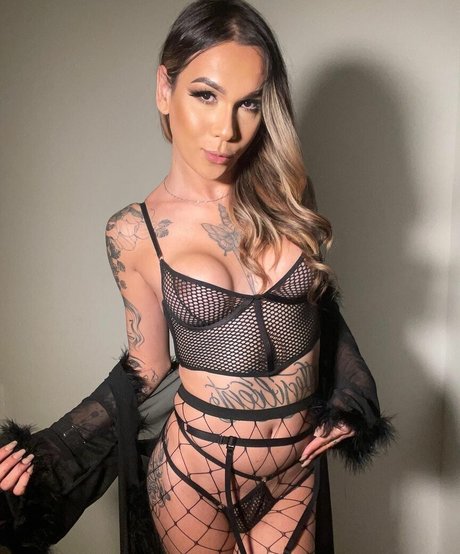 Naken lekkede OnlyFans-bilde av Bruninhatgirl