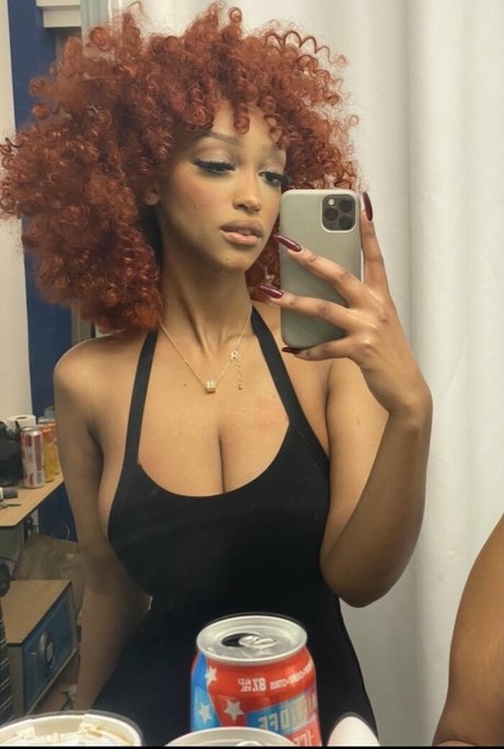 Nahá fotka uniklých OnlyFans od Solaya Ismail