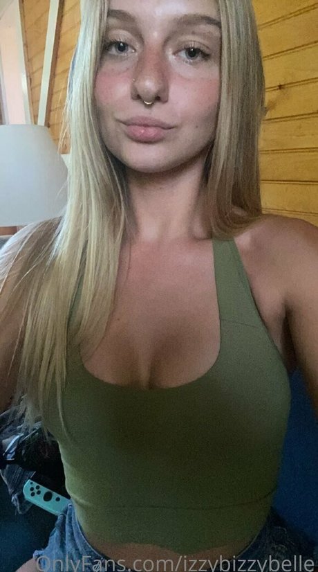 Naken lekkede OnlyFans-bilde av Izzybizzybelle