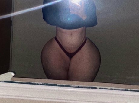 Naken läckt OnlyFans-bild av Omwhore