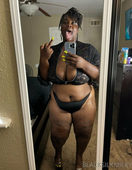 Обнаженная фотография утечки OnlyFans от Sexyblacksilkp1
