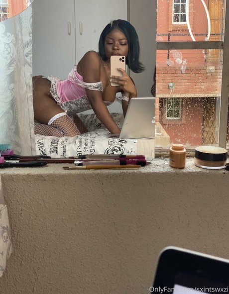 Naken läckt OnlyFans-bild av Sxintswxzi