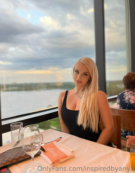 Naakte gelekte OnlyFans-foto van Inspiredbyanya