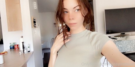 Nahá fotka uniklých OnlyFans od Bellapetitewifey