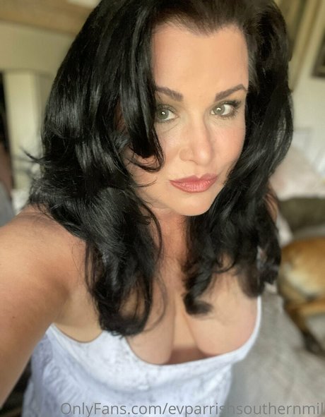 Naakte gelekte OnlyFans-foto van Evparrishsouthernmil