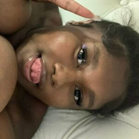 Naken lekkede OnlyFans-bilde av Necyness2