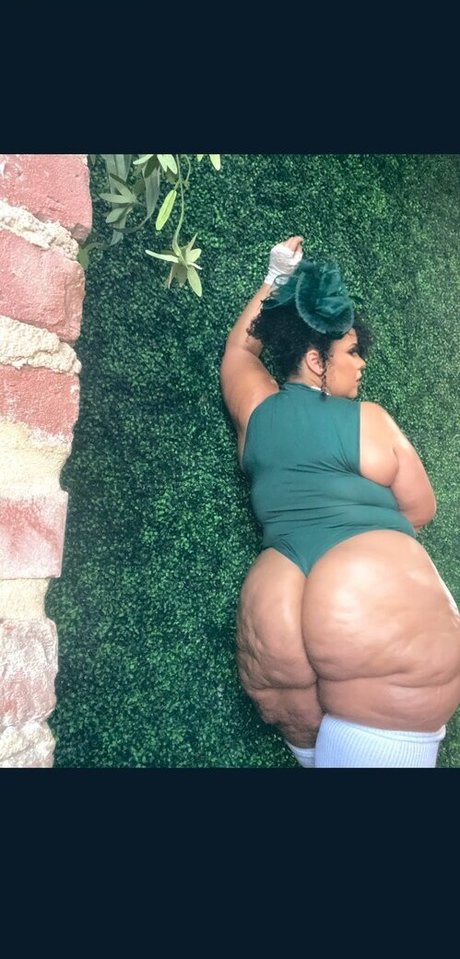 Naakte gelekte OnlyFans-foto van Redthunderthighz