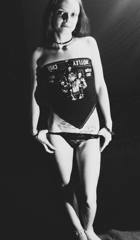 Naken lekkede OnlyFans-bilde av Petitepixie69