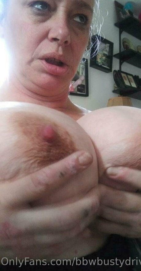 Nøgent lækket OnlyFans-billede af Bbwbustydriver