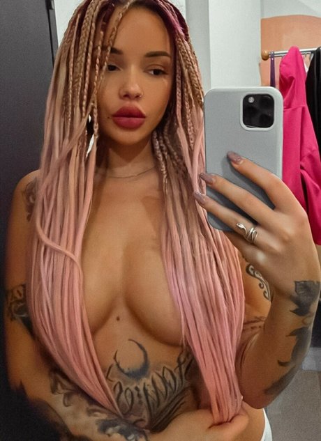 Foto nua vazada do OnlyFans de Baby Momo