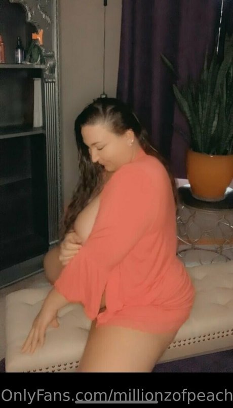 Naken läckt OnlyFans-bild av Millionzofpeaches